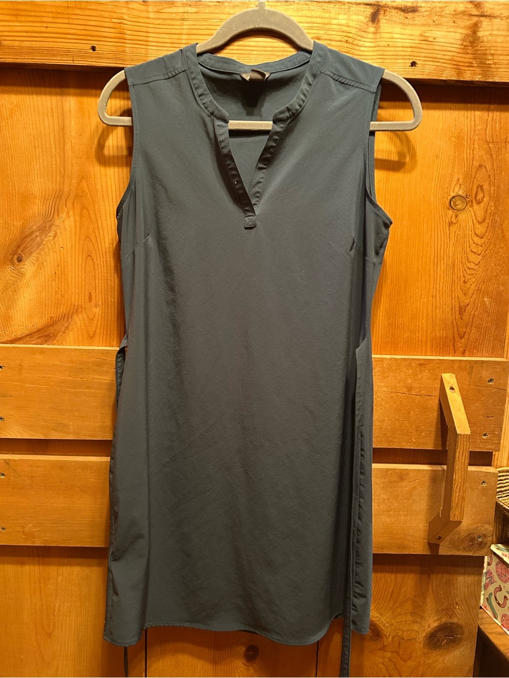 Eddie Bauer Women's Slate Blue Sleeveless Split-Neck Dress